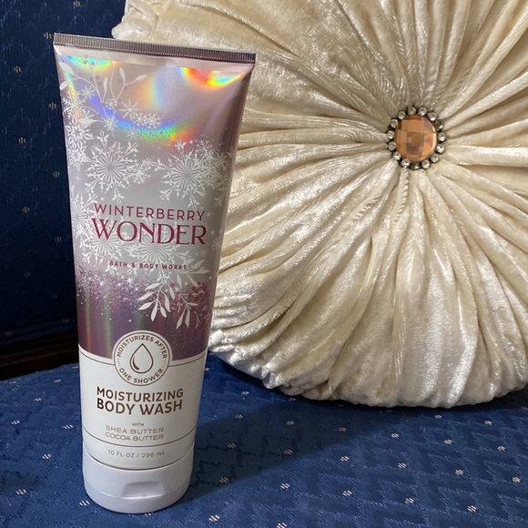 BATH & BODY WORKS SET. . . WINTERBERRY WONDER SCENT - Picture 3 of 6
